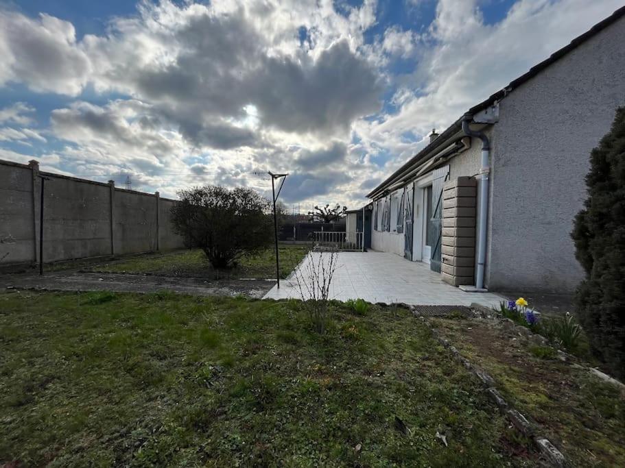 Maisonnette - Jardin Exterieur Champagne-sur-Seine Exteriör bild